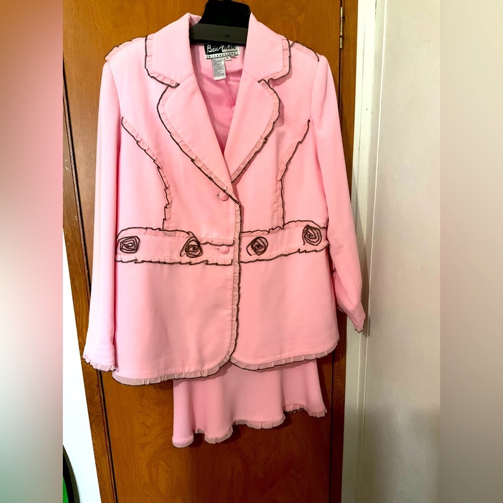 Elegant Pink Women's Two Piece Suit Size 16